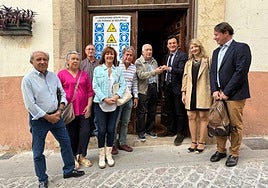 Visita a la sede, a la que ya pueden volver los miembros de la Plataforma de los Jubilados.