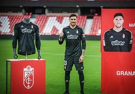 Marc Martínez, en su presentación con el Granada.
