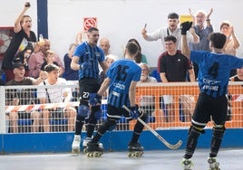 Los jugadores del CP Alhambra celebran uno de los goles.