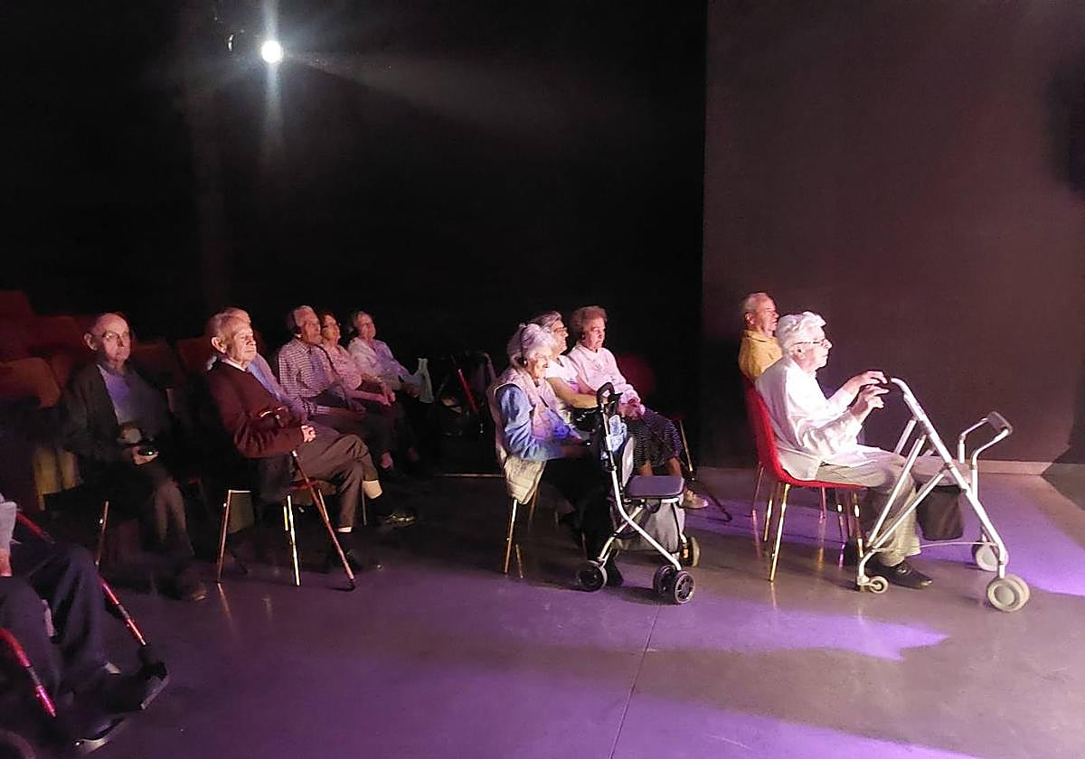 Encuentro con mayores en la SALALApaca.