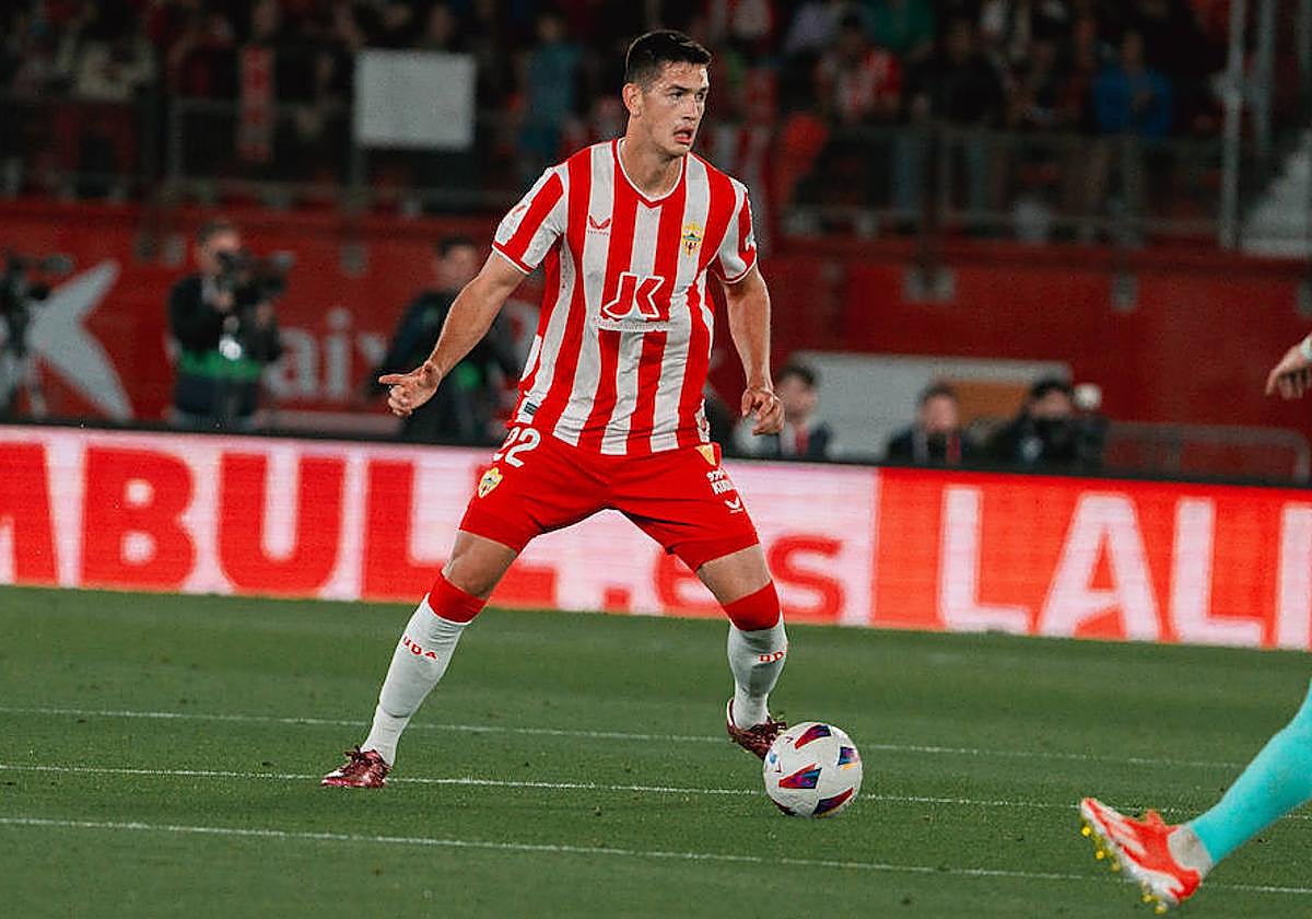 César Montes acabó el partido con molestias.