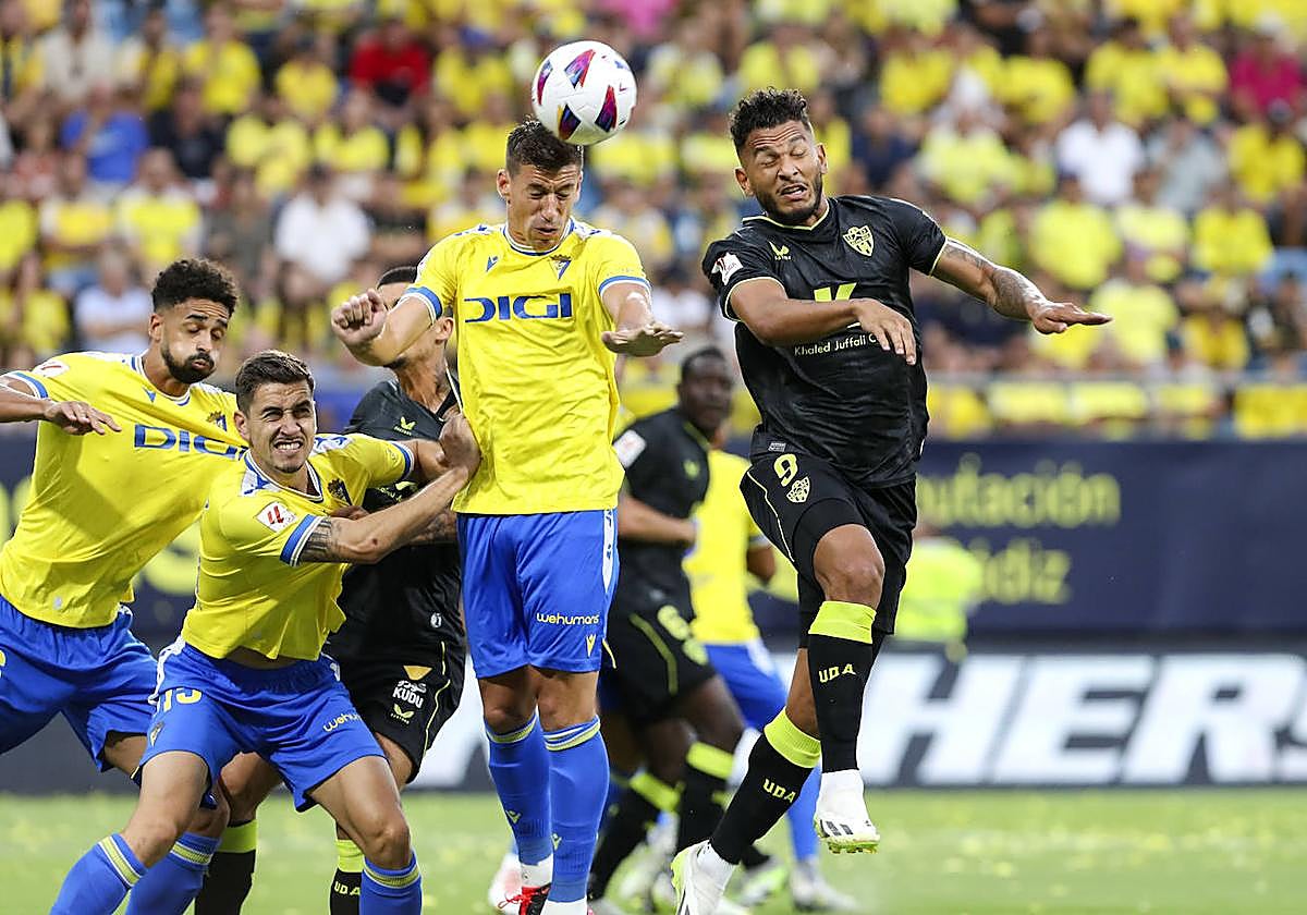 Alcaraz y Luis Suárez, en el partido de ida