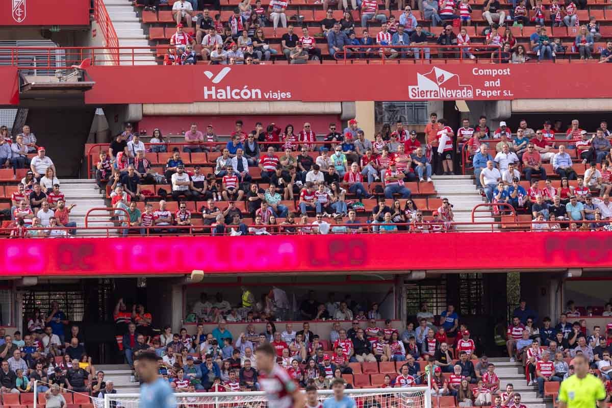 Encuéntrate en la grada en el partido entre Granada y Celta