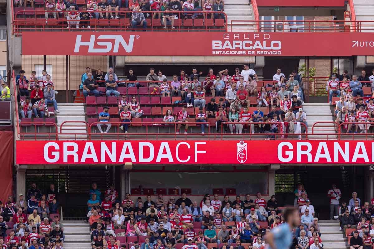 Encuéntrate en la grada en el partido entre Granada y Celta