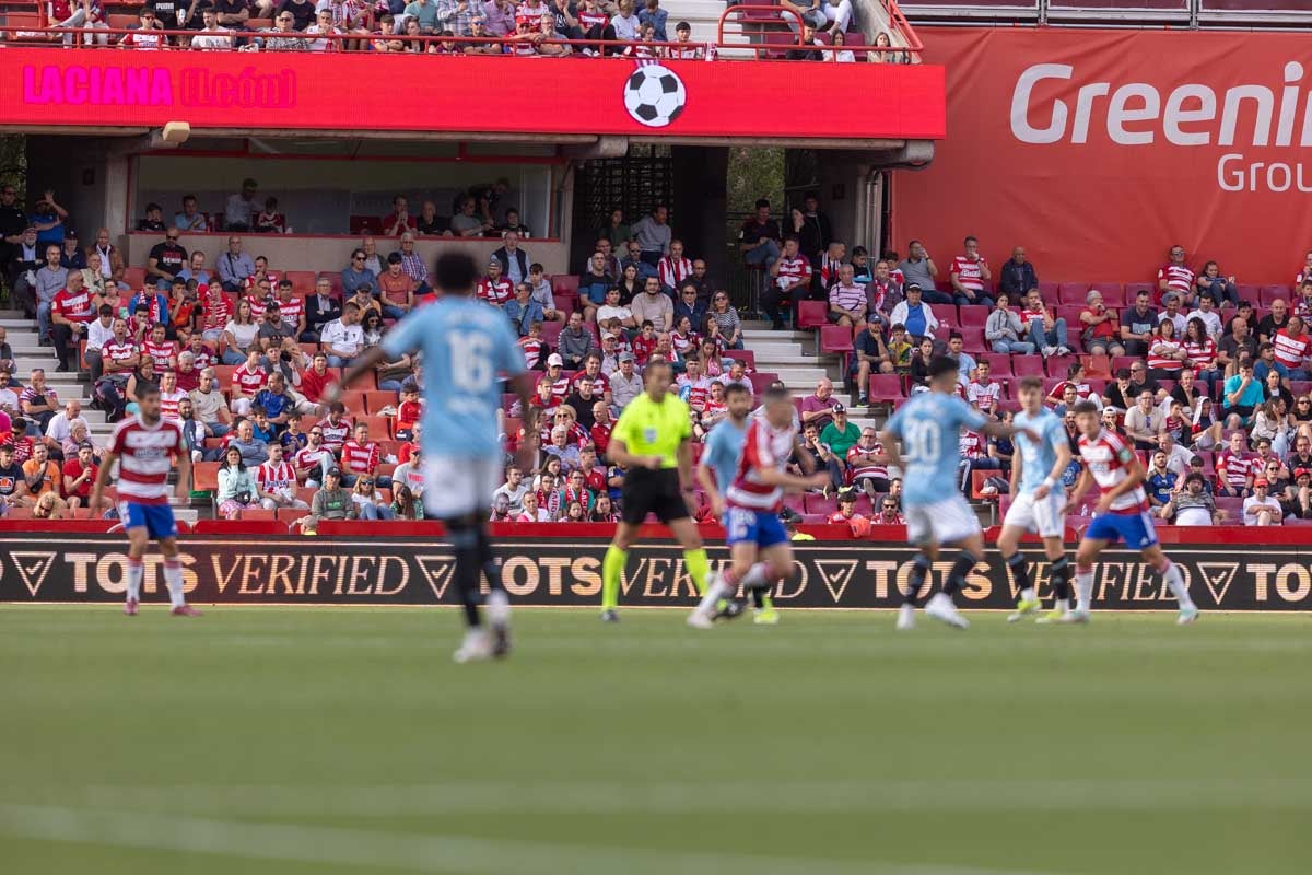 Encuéntrate en la grada en el partido entre Granada y Celta