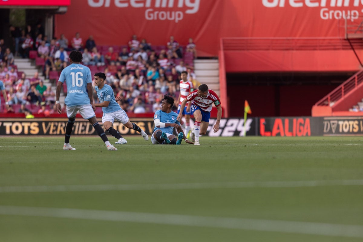 Encuéntrate en la grada en el partido entre Granada y Celta