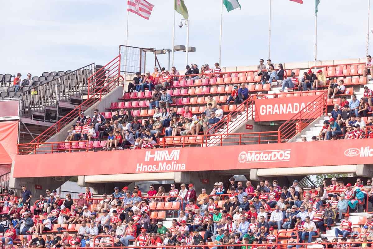 Encuéntrate en la grada en el partido entre Granada y Celta