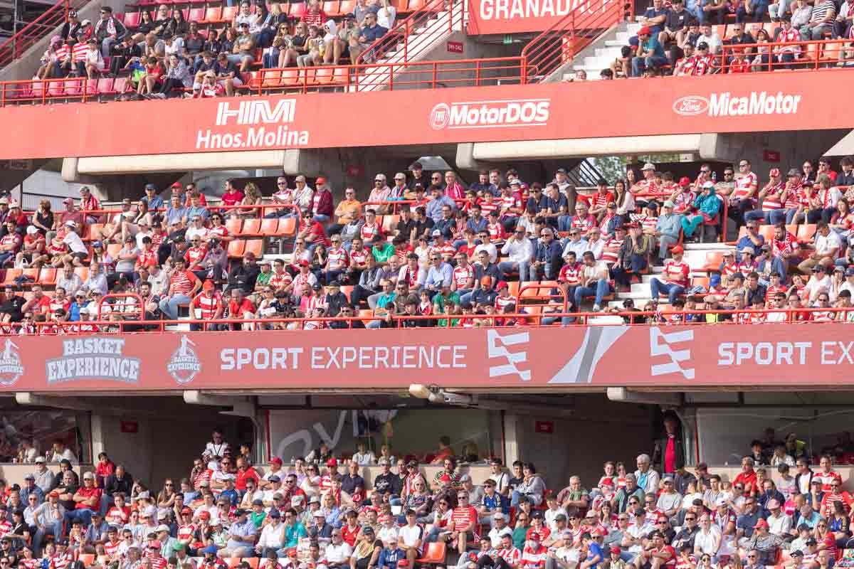 Encuéntrate en la grada en el partido entre Granada y Celta