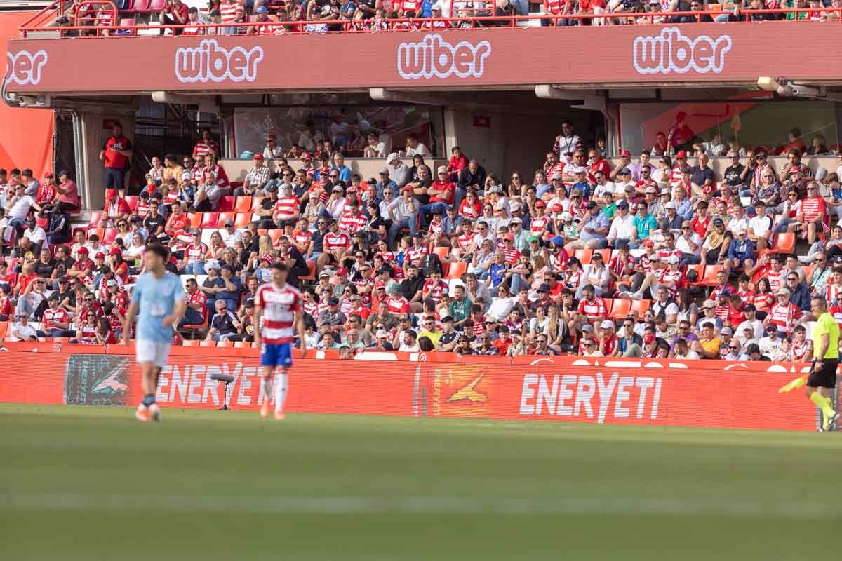 Encuéntrate en la grada en el partido entre Granada y Celta