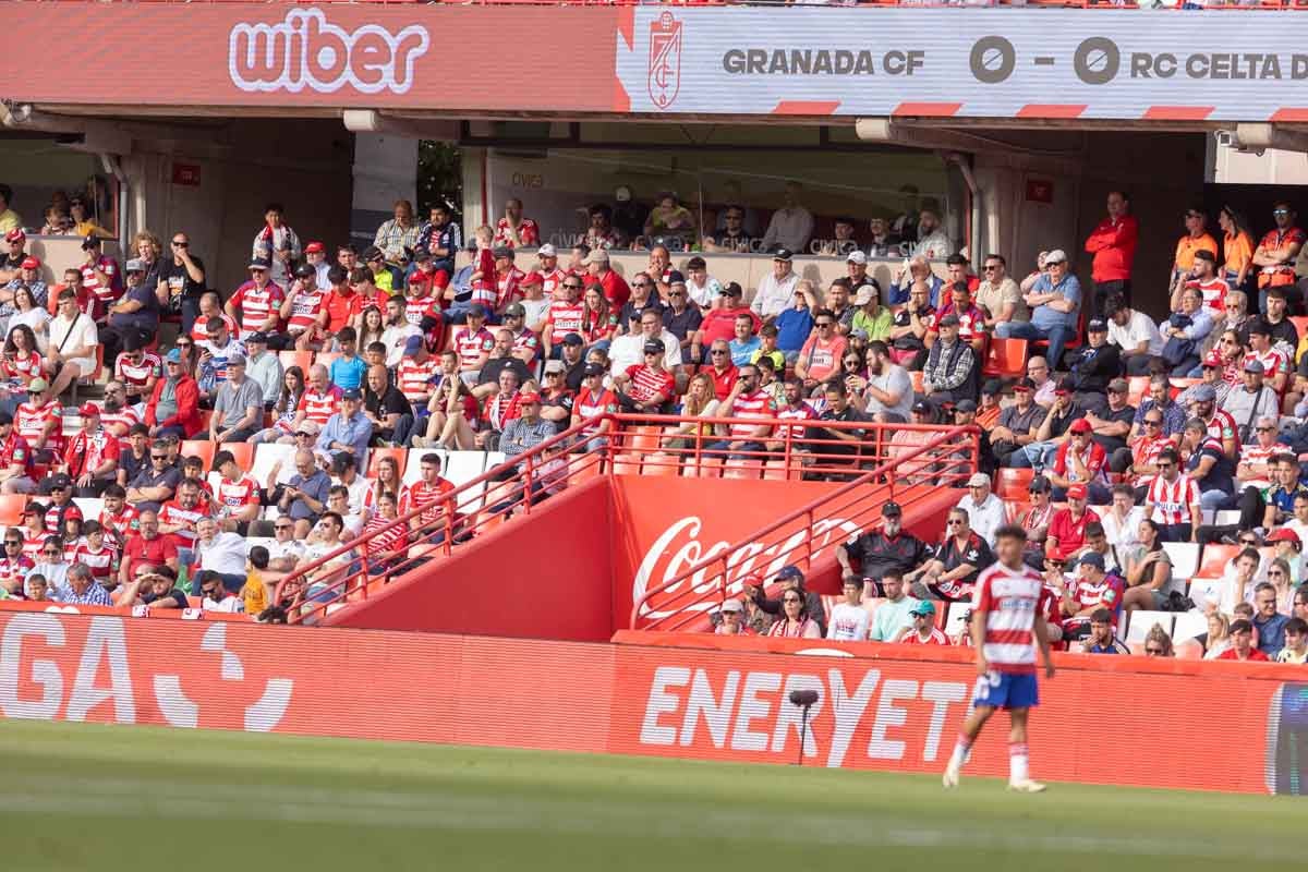 Encuéntrate en la grada en el partido entre Granada y Celta