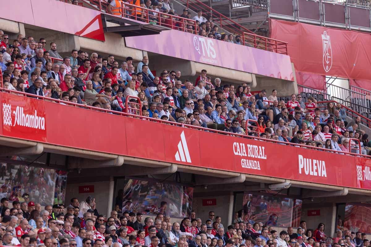 Encuéntrate en la grada en el partido entre Granada y Celta