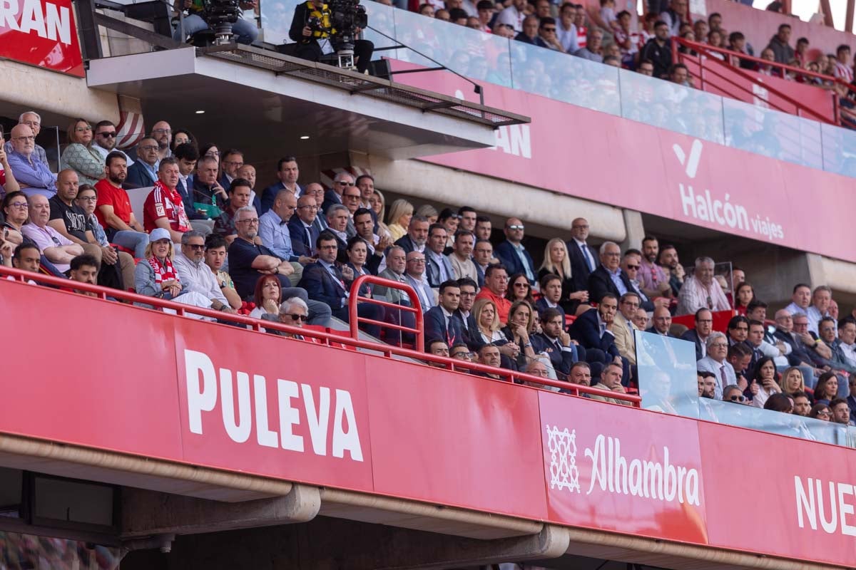Encuéntrate en la grada en el partido entre Granada y Celta