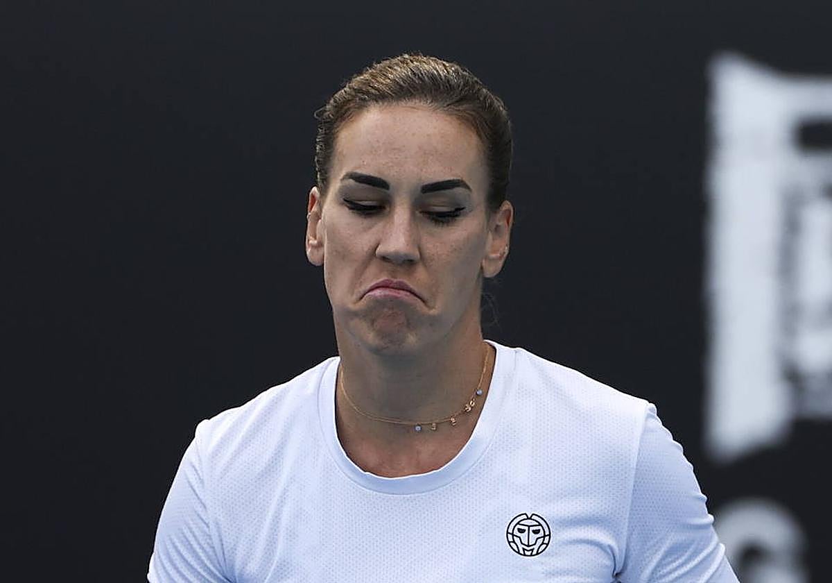 Nuria Párrizas, en un gesto de reprobación.