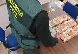 Dinero recuperado por la Guardia Civil del robo ocurrido en Chilluévar.