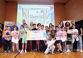 Alumnos del colegio Santo Tomás de Jaén han recogido el premio de manos de la consejera.