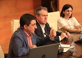 Francisco Reyes, Juan Espadas e Isabel Uceda, este lunes en Ifeja.