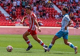 Aarón Romero enfila a Céspedes, perseguido por Izan Merino.