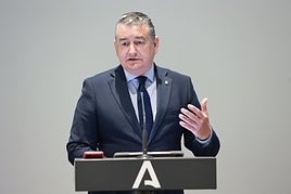 El consejero de la Presidencia, Interior, Diálogo Social y Simplificación Administrativa, Antonio Sanz.