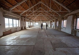Interior de la antigua nave de Cetarsa en marzo del año pasado.