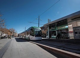 Metro a su paso por Armilla.