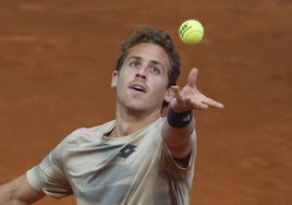 Roberto Carballés, durante un servicio.