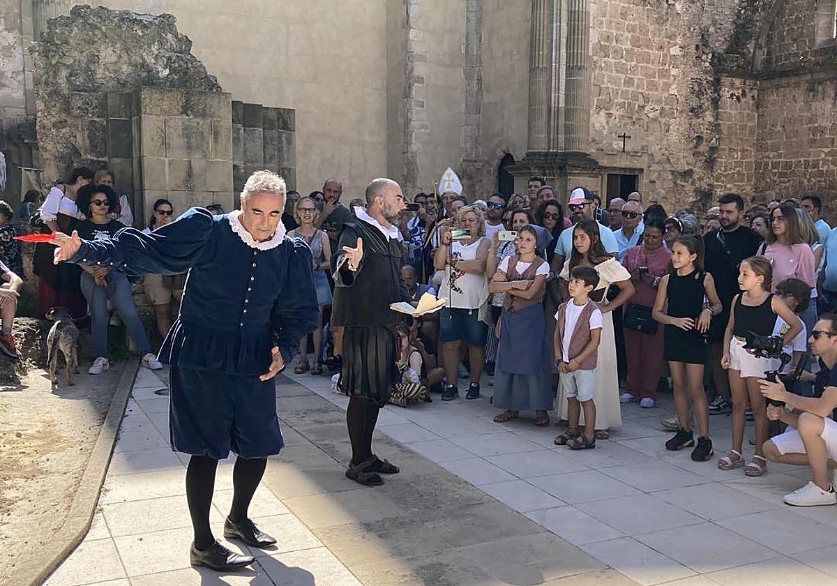 Representación teatral en la Fiesta del Adelantamiento.