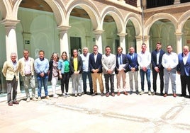 Alcaldes de algunos municipios acudieron ayer a la reunión.