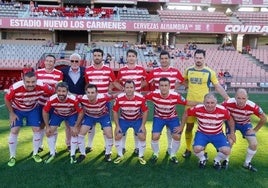 Veteranos del Granada CF durante una edición anterior del memorial en 2018.