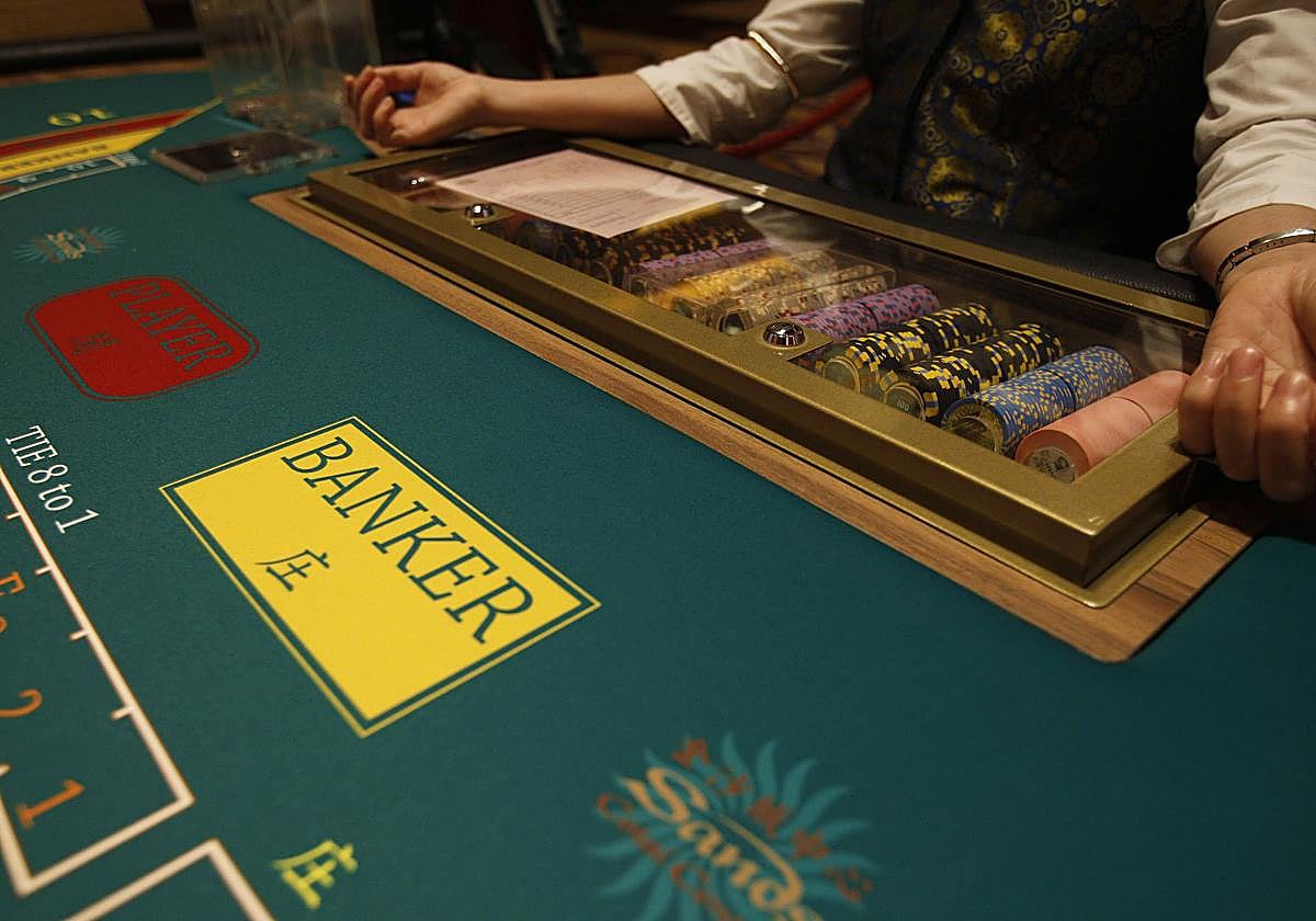 El trabajador de un salón de juegos de Granada se lleva las llaves y vuelve para robar 48.000 euros.