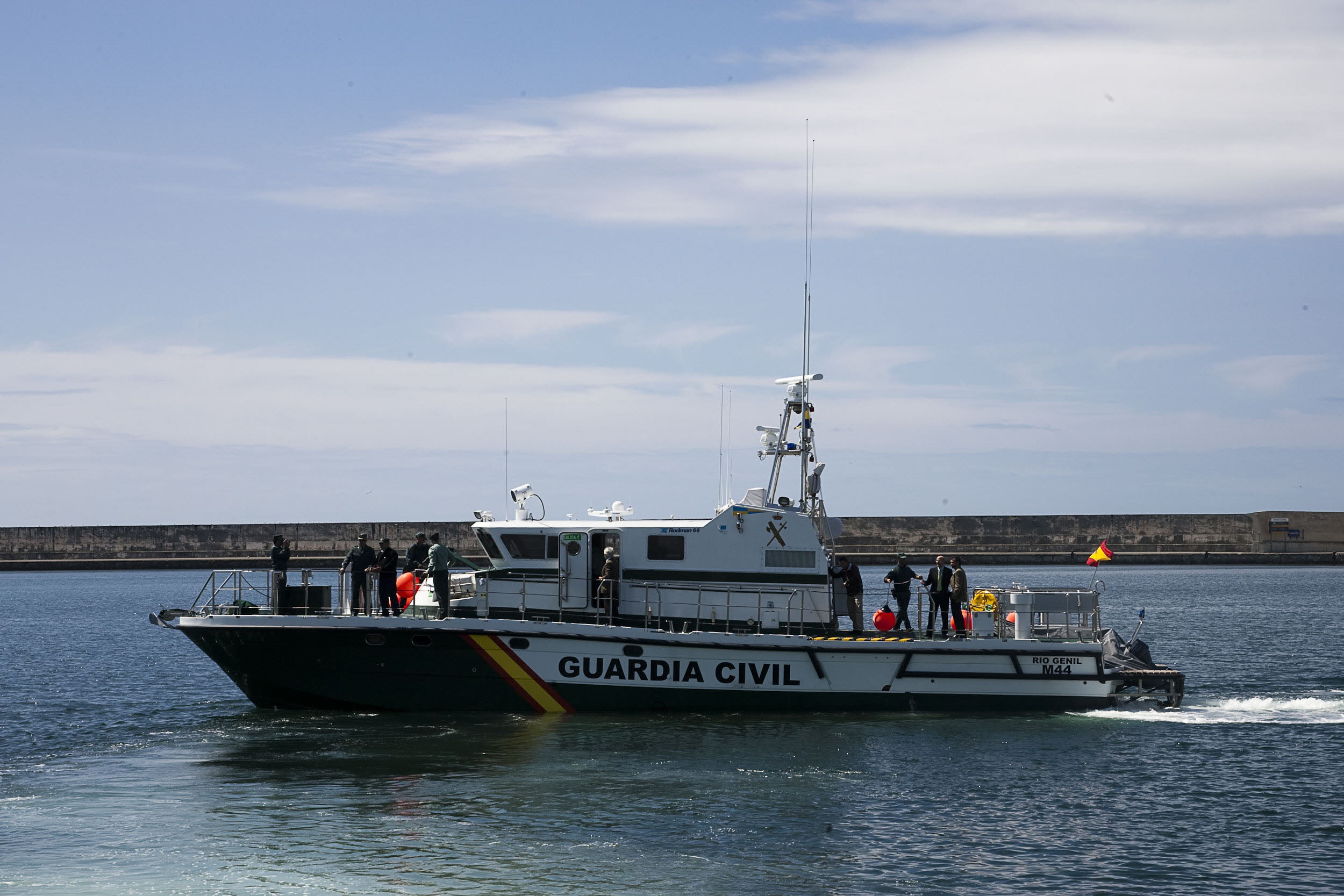Una patrullera de la Guardia Civil, en el Puerto de Motril.