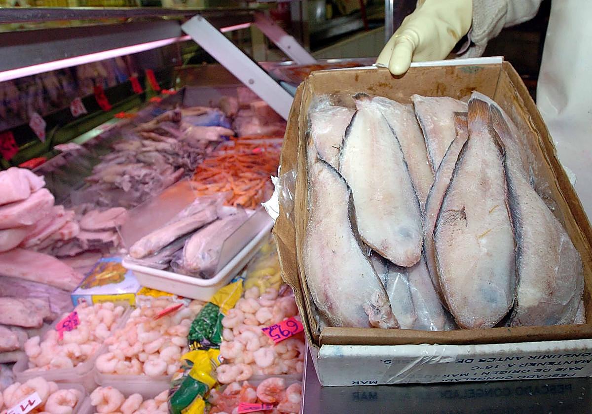 Facua pide conocer la marca de merluza retirada por anisakis