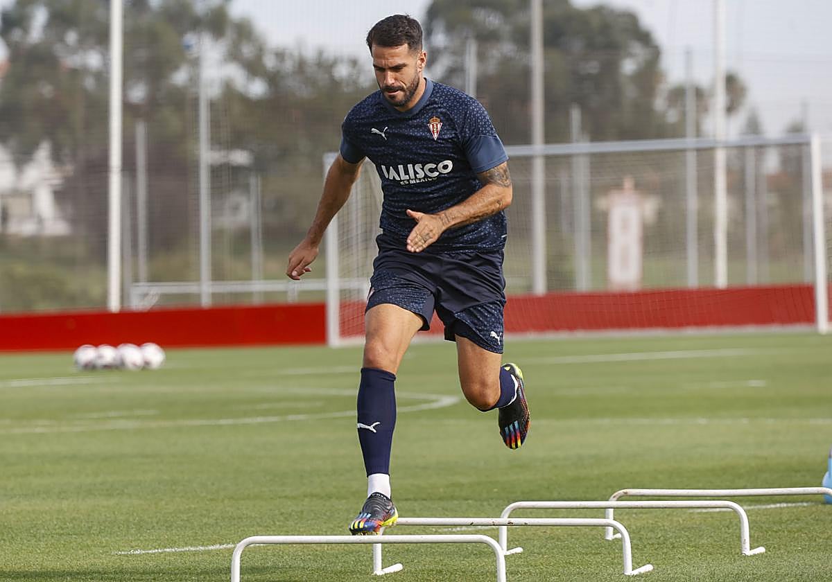 El central Pablo Insúa, del Sporting, está llamado a ser el primer fichaje.