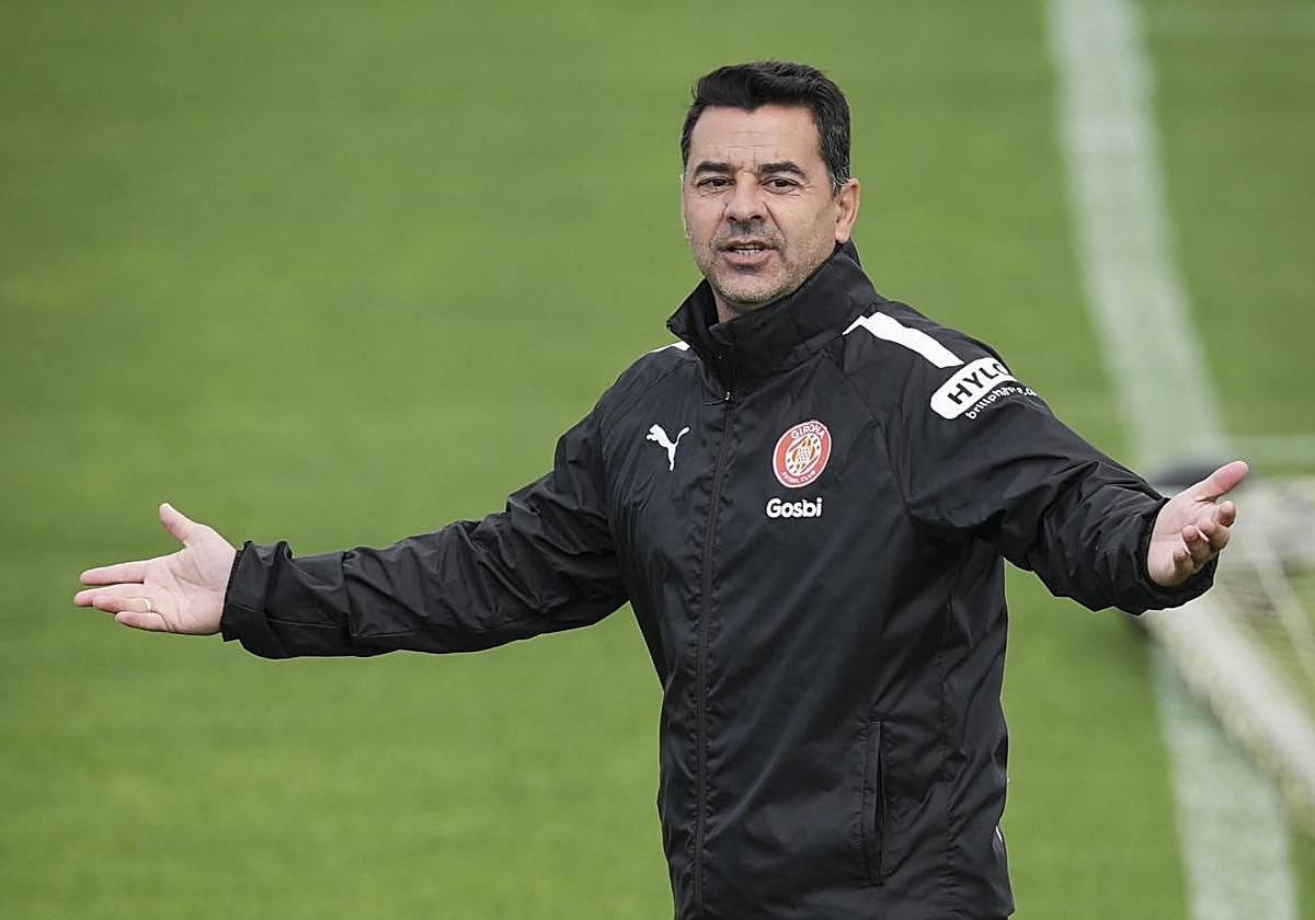 El entrenador del Girona, Míchel, durante un entrenamiento de esta semana.
