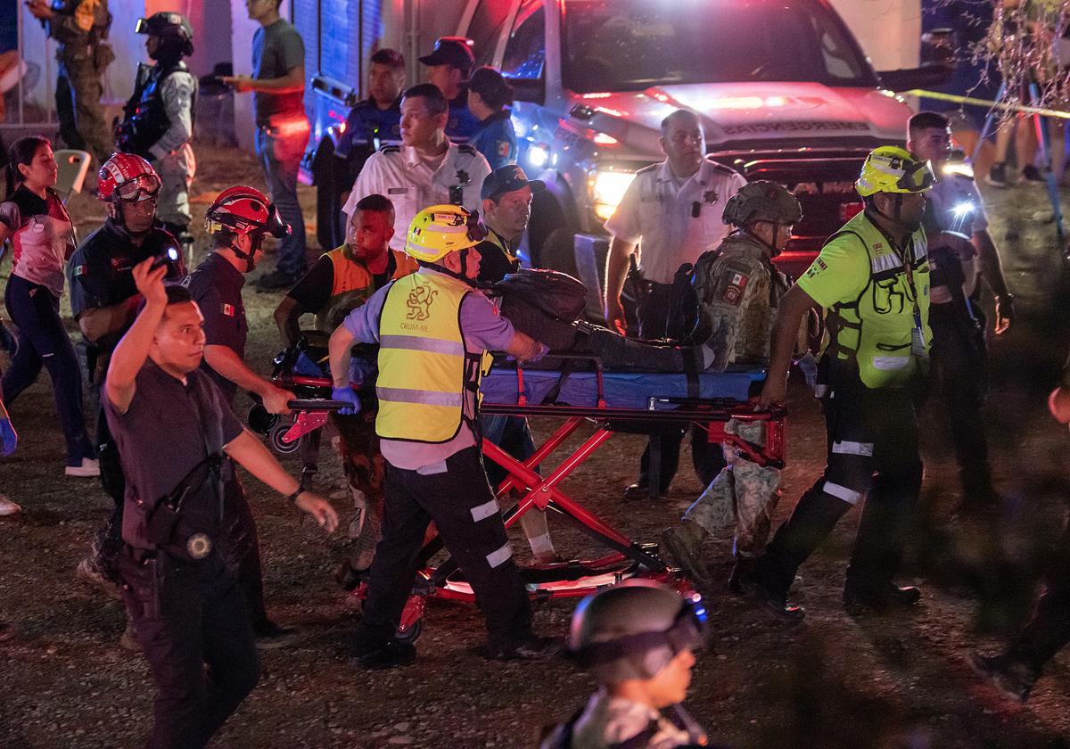 Nueve muertos y 50 heridos al colapsar el escenario durante un mitin en  México | Ideal