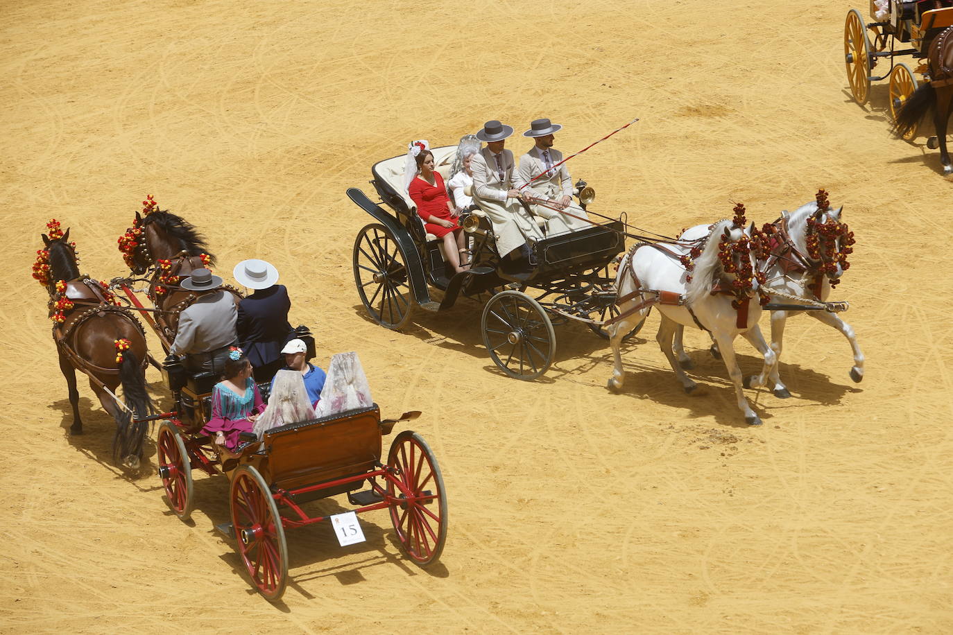 Espectaculares imágenes de los enganches en la plaza de toros de Granada