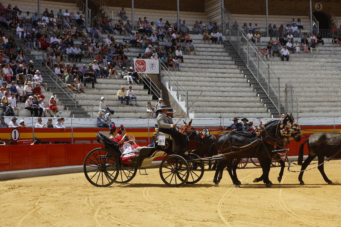 Espectaculares imágenes de los enganches en la plaza de toros de Granada