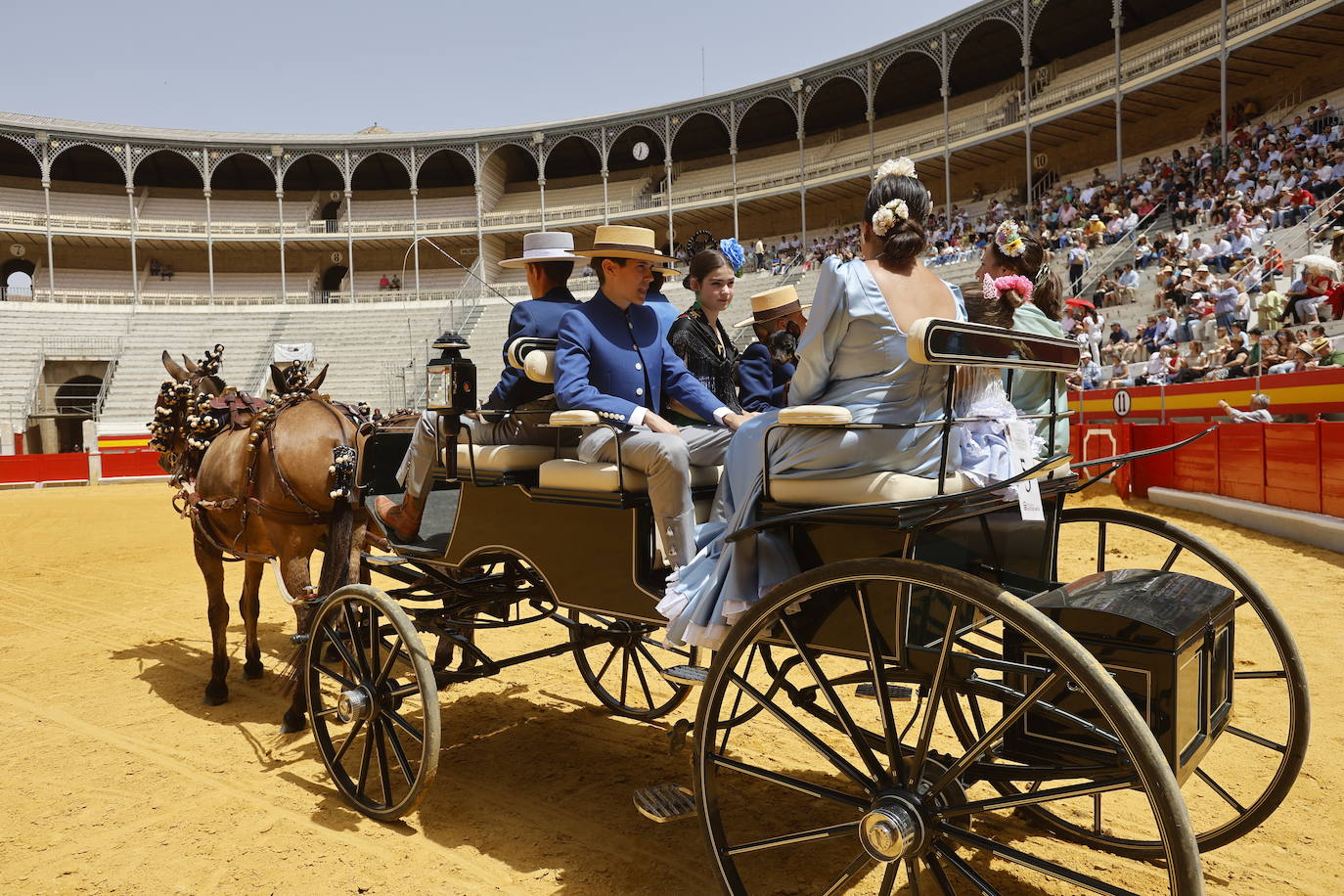 Espectaculares imágenes de los enganches en la plaza de toros de Granada