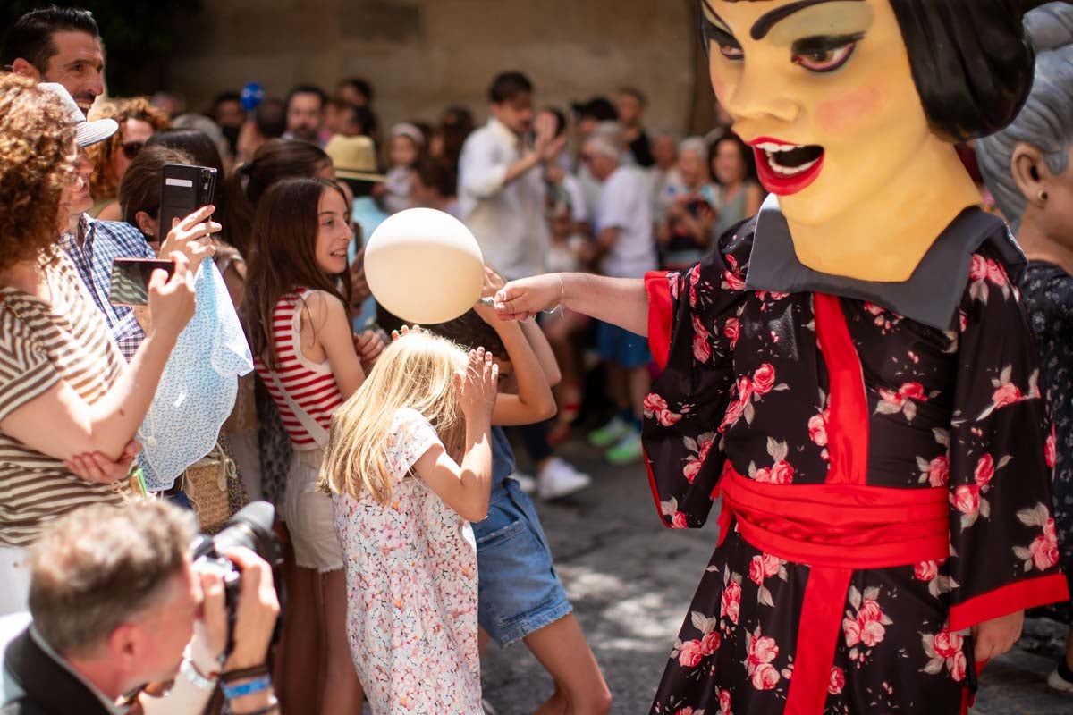 El desfile de la Tarasca de Granada, en imágenes