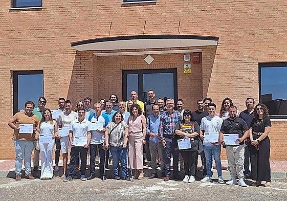 Alumnado y representantes de las instituciones y entidades participantes en el curso de formación.