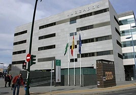 Absuelven a dos acusados de cultivar más de 4.000 plantas de marihuana en invernaderos de Níjar