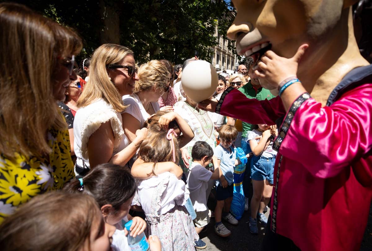 El desfile de la Tarasca de Granada, en imágenes