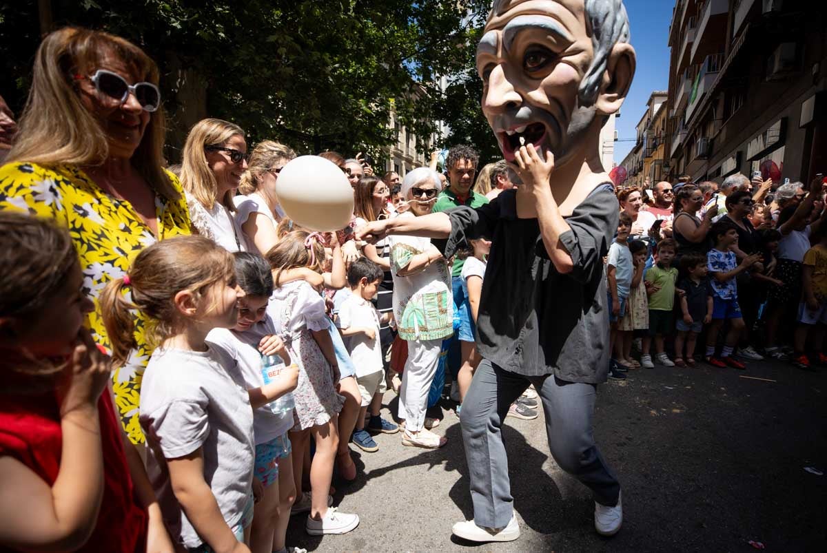 El desfile de la Tarasca de Granada, en imágenes