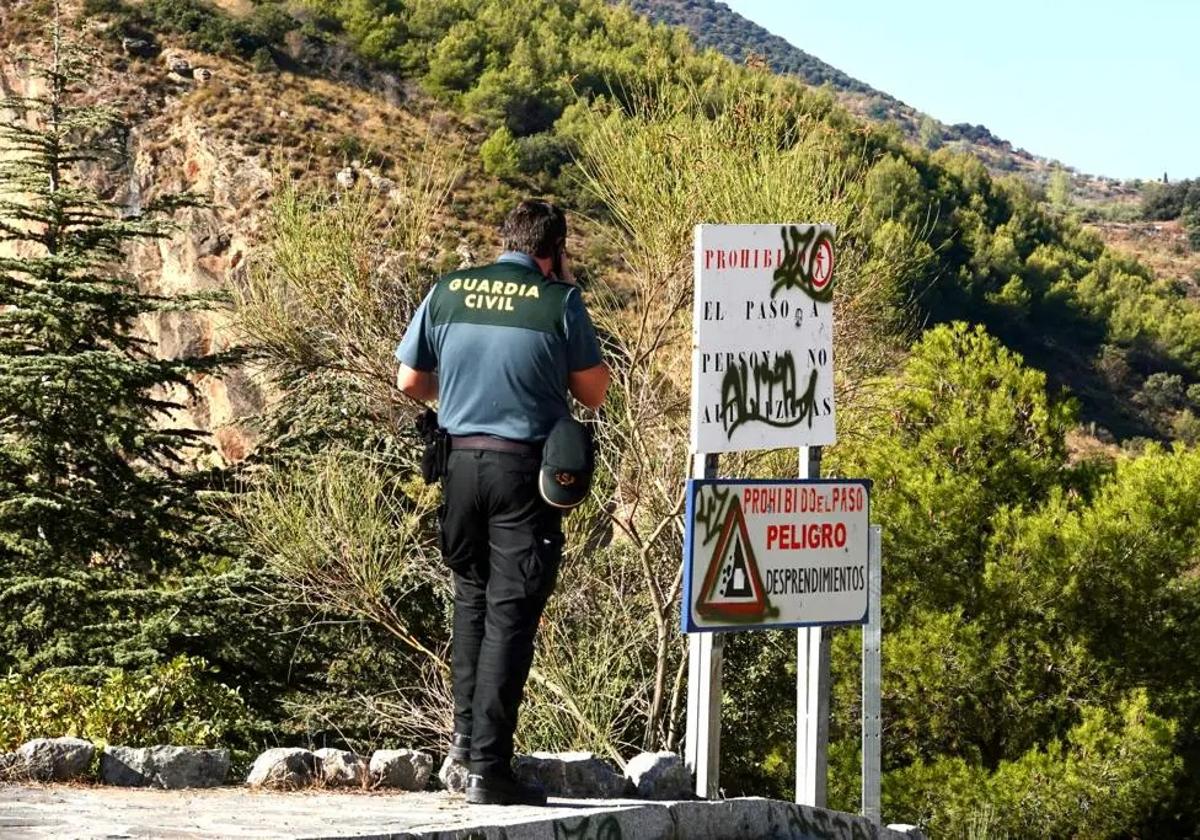 Una búsqueda de la Guardia Civil en la montaña en imagen de archivo.