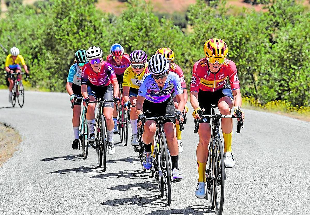 La etapa transcurrió este jueves por tierras jienenses, con llegada en la localidad granadina de Otura.