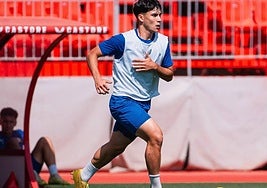 Joan en un entrenamiento con el filial en el estadio