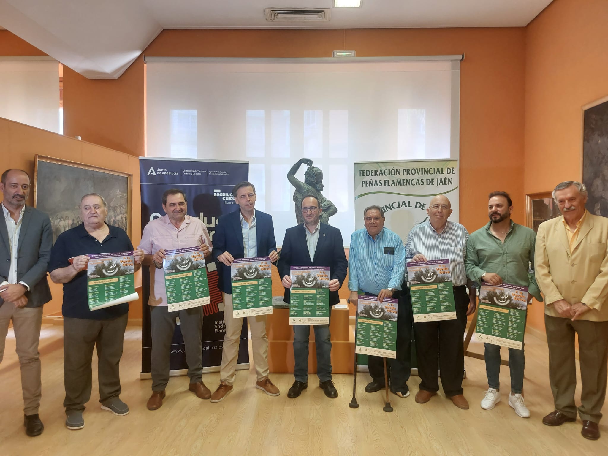 Presentación del circuito 'A la verde oliva' por parte de organizadores y colaboradores.
