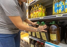 El supermercado que rebaja a mínimos el precio de la garrafa de aceite de oliva.