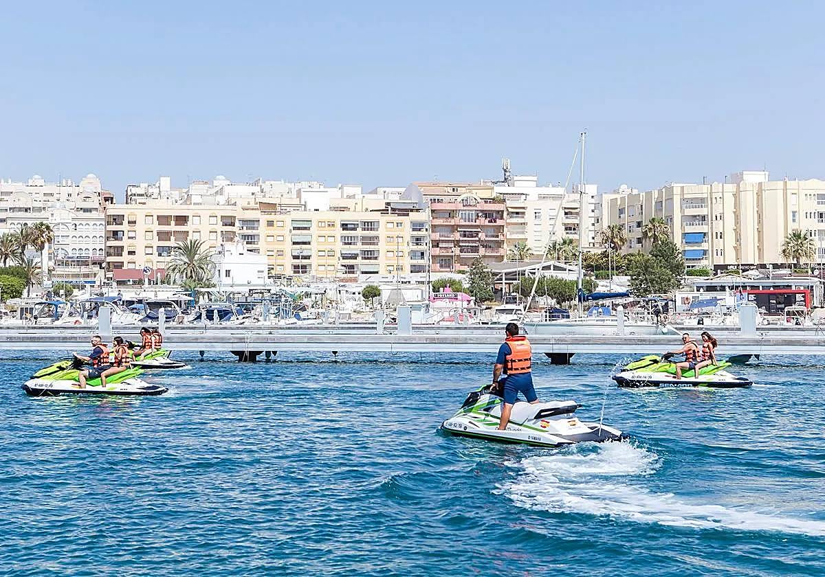 La Junta ve la posibilidad de limitar el uso de motos de agua.