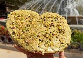 La palmera viral que arrasa en Granada: «Pasamos de hacer 50 al día a 200».