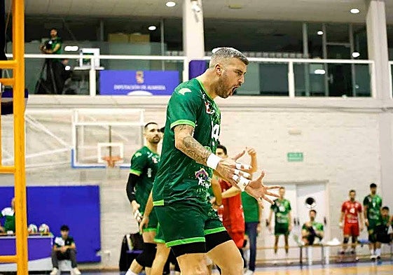 Borja Ruiz, todo carácter, seguirá siendo estandarte del equipo blanquiverde.